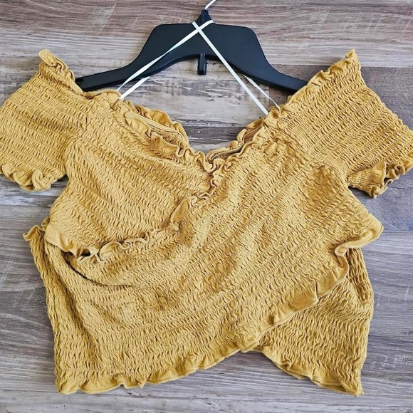 Tops - Yellow off the shoulder crop top with ruffles and elastic band. Size: L